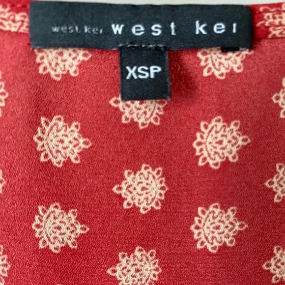 WEST KEI | Talia Tie Front Medallion Floral Print Blouse Size XSP - Picture 9 of 10